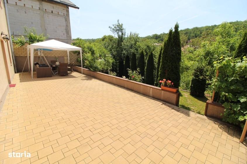 Casă cu 4 camere în Hunedoara
