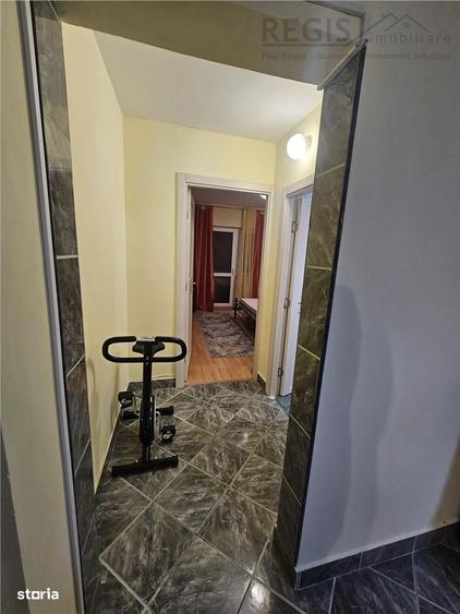 Apartament cu 2 camere, mobilat în Est