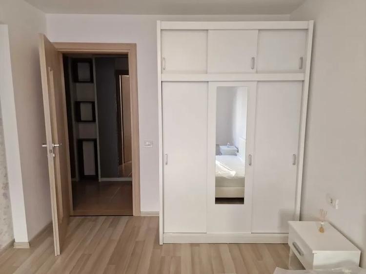 Apartament cu 2 camere decomandat, mobilat în Tractorul