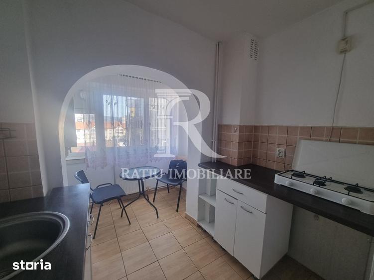 Garsonieră decomandată în Piața Centrală