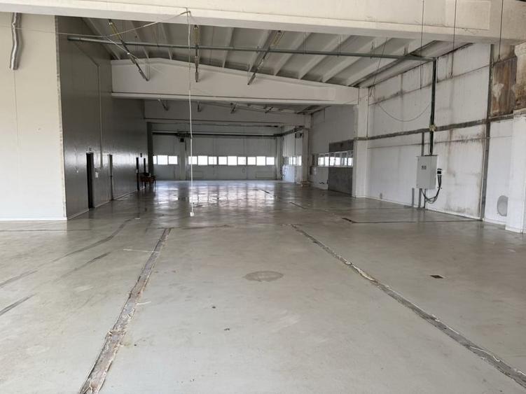 Spațiu comercial, de 1,000 mp, în Șelimbăr