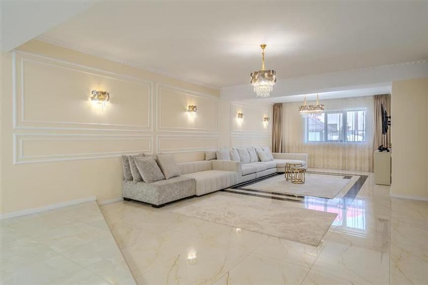 Casă individuală cu 9 camere cu Piscina în Central