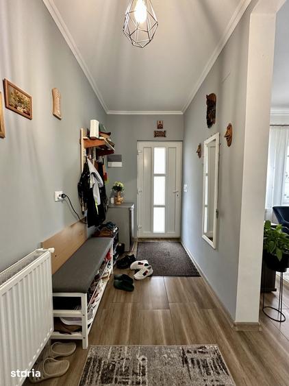 Casă cu 6 camere cu Teren 717 Mp în Holboca