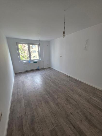 Apartament cu 3 camere decomandat în Dristor