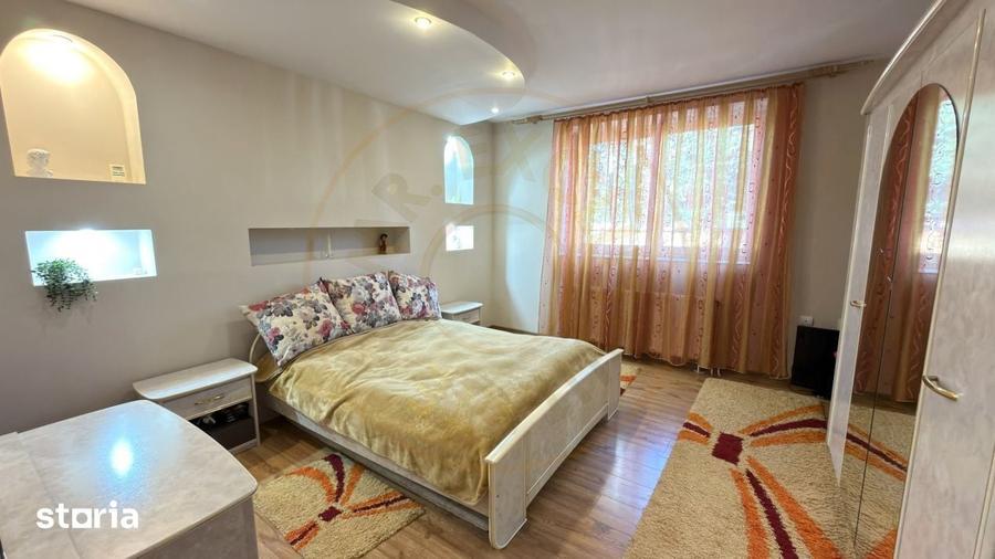 Casă cu 4 camere decomandat cu Teren 1036 Mp în Central