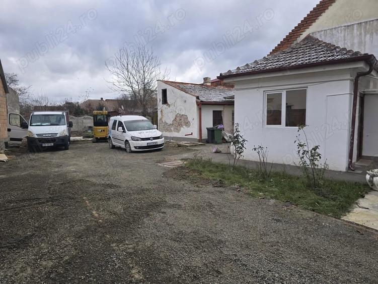 Casă cu 2 camere cu Teren 650 Mp în Central