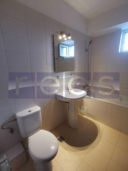 Apartament cu 2 camere semidecomandat, mobilat în Titan