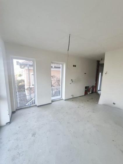 Duplex cu 4 camere cu Canalizare în Andrei Mureșanu