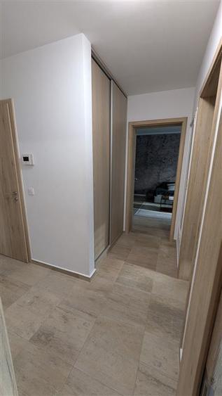 Apartament cu 2 camere decomandat în Tractorul