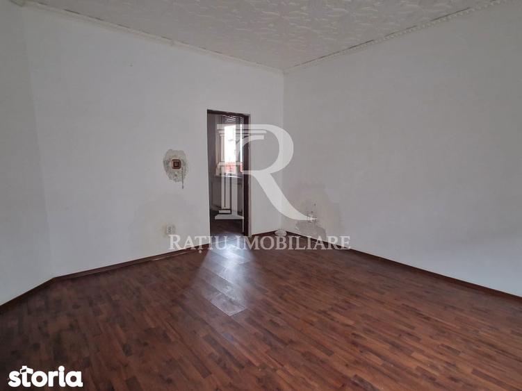 Casă cu 3 camere decomandat cu Teren 11 Mp în Central