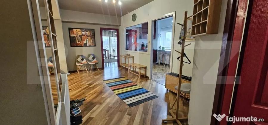 Apartament cu 4 camere semidecomandat, mobilat în Central
