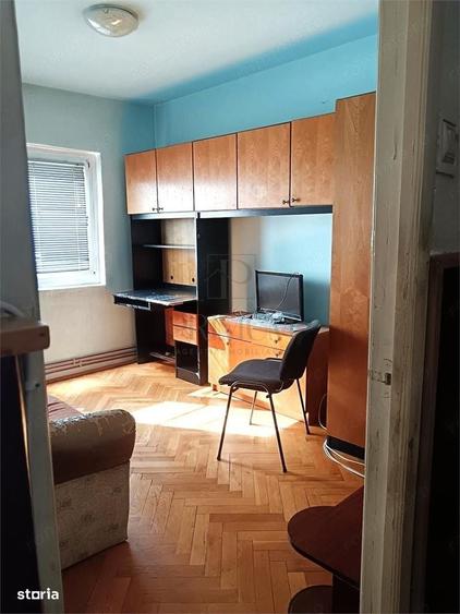 Apartament cu 4 camere decomandat în Dâmbovița