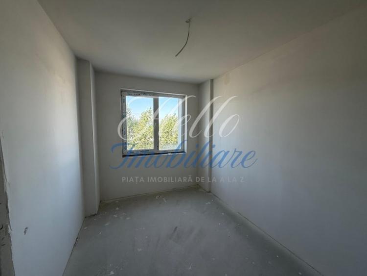 Apartament cu 3 camere semidecomandat în Florești
