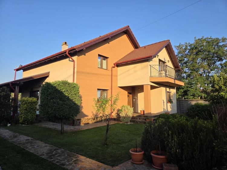 Casă cu 4 camere în Zimandcuz