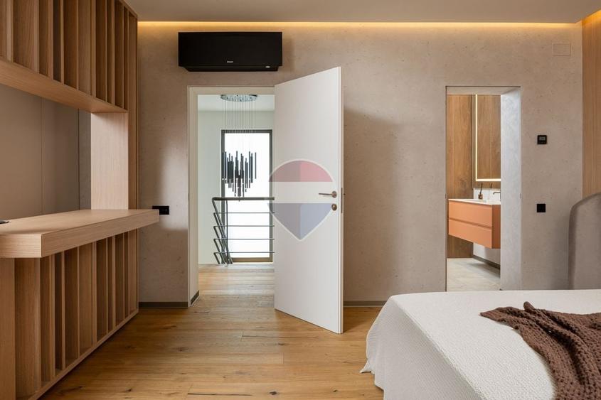 Casă individuală cu 5 camere cu Teren 1050 Mp în Centrul Istoric