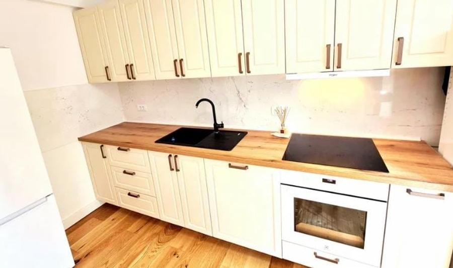 Apartament cu 2 camere semidecomandat, mobilat în Timpuri Noi