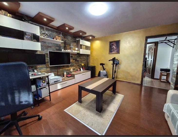 Apartament cu 3 camere decomandat în Brătianu