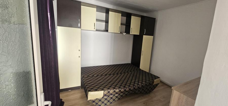 Inchiriez apartament la curte - 8