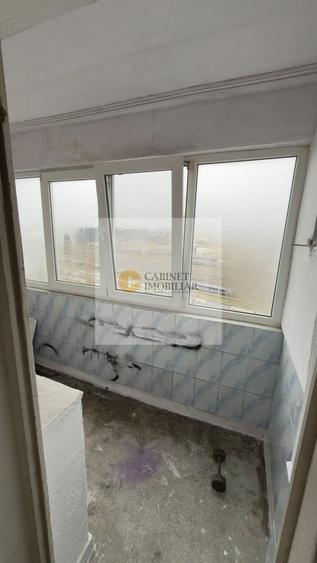 Apartament cu 3 camere semidecomandat în Giulești