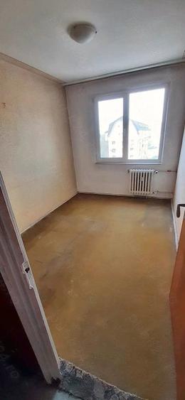 Apartament cu 3 camere decomandat în Titan
