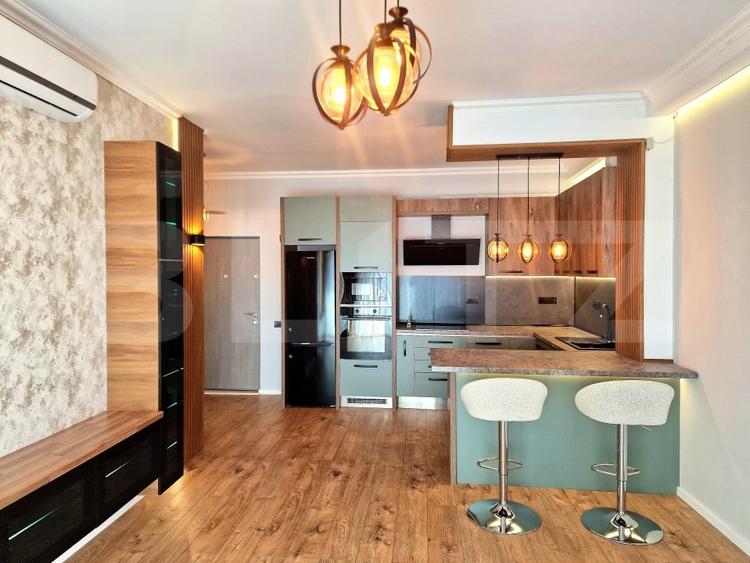 Apartament cu 2 camere semidecomandat, mobilat în Florești