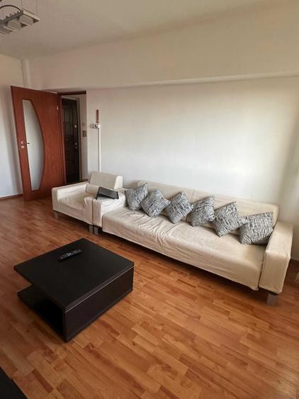 Inchiriez Apartament 2 camere, decomandat - 1