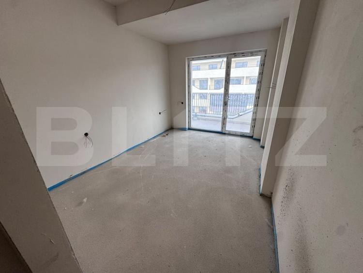 Apartament cu 3 camere semidecomandat în Florești