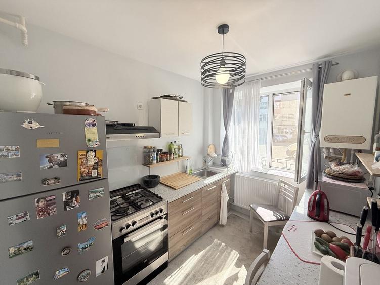 Apartament cu 2 camere semidecomandat, mobilat în Central