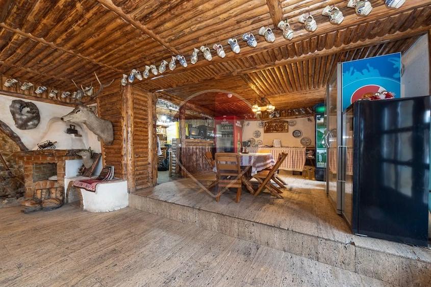 Casă cu 13 camere cu Teren 869 Mp în Central