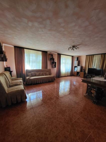 Casă cu 5 camere cu Canalizare în Obor