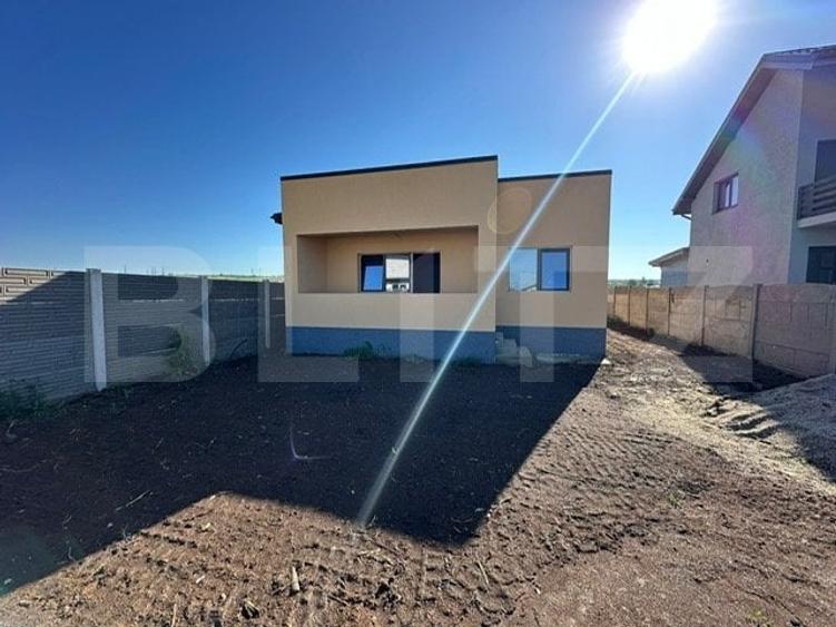 Casă individuală cu 4 camere cu Canalizare în Bariera Vâlcii