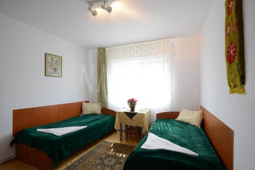 Casă individuală cu 11 camere cu Canalizare în Dâmbul Rotund