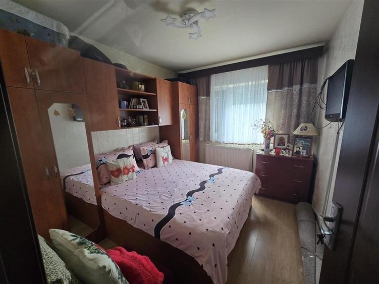 Apartament cu 4 camere decomandat, mobilat în Exterior Est