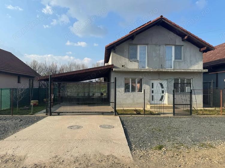 Casă cu 4 camere cu Teren 500 Mp în Sânmihaiu Român