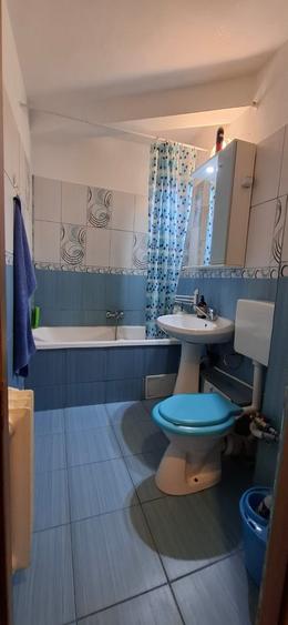 Apartament cu 2 camere semidecomandat în Olteniței