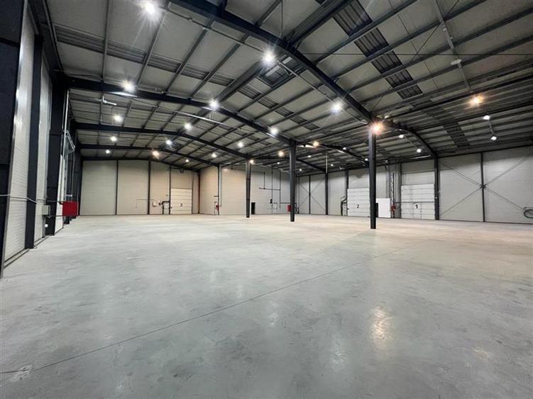 Spațiu industrial, de 1,500 mp, în Central
