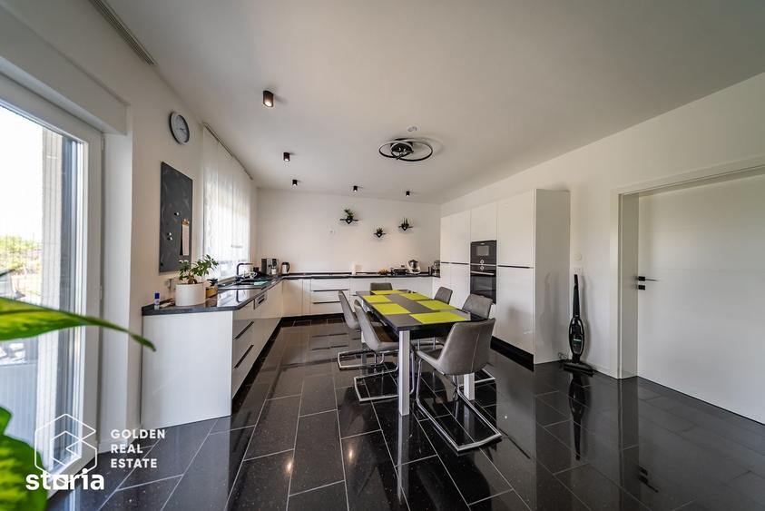 Casă cu 6 camere cu Teren 1327 Mp în Frumușeni