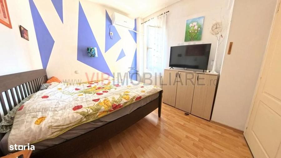 Apartament cu 3 camere semidecomandat în Central — fotografia 1