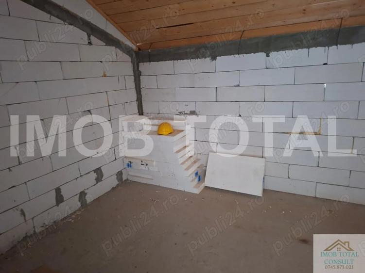 Casă cu Teren 954 Mp în Periferie