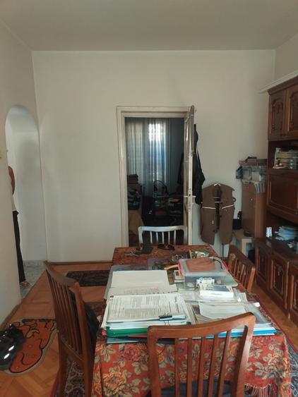 Apartament cu 3 camere semidecomandat în Floreasca