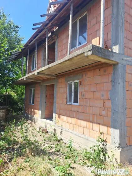 Casă cu 5 camere cu Teren 848 Mp în Central