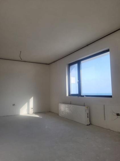 Apartament cu 3 camere decomandat în Faleza Nord
