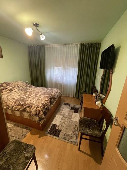 Apartament cu 3 camere decomandat în Valea Rosie