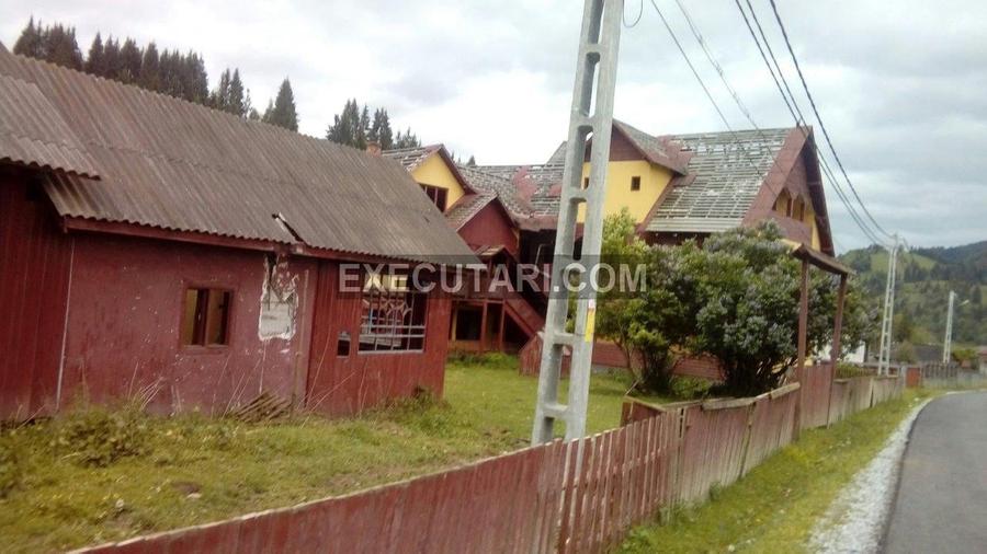 Casă individuală cu 10 camere cu Teren 8339 Mp în Lunca Ilvei