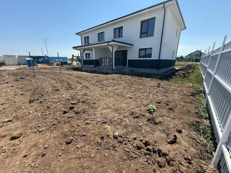 Duplex cu 4 camere cu Canalizare în Șura Mică