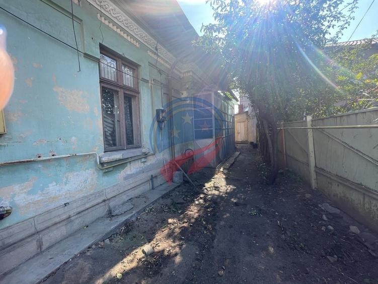 Casă individuală cu 3 camere cu Canalizare în Central