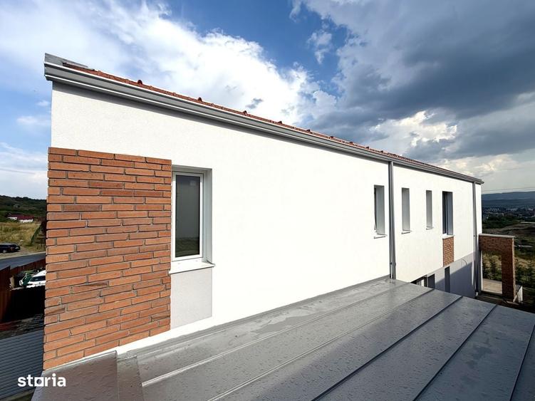 Casă cu 4 camere cu Teren 300 Mp în Central
