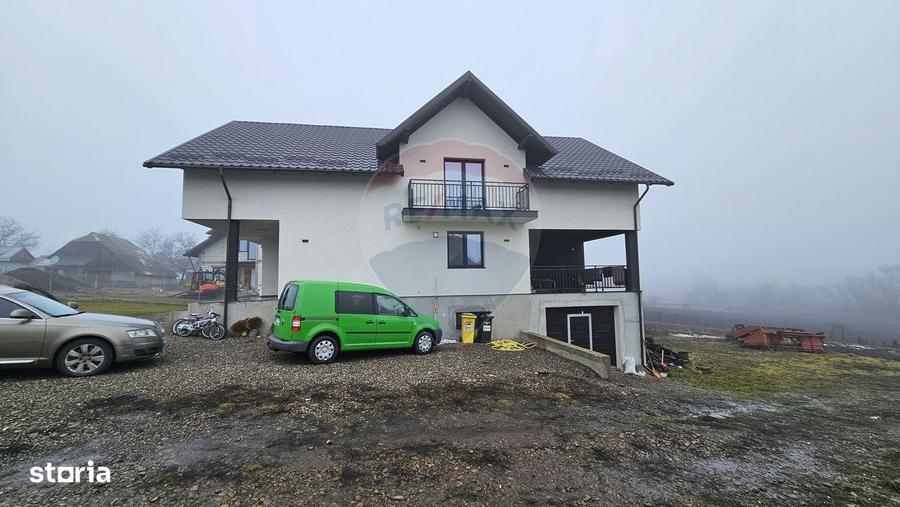 Casă cu 4 camere în Moara