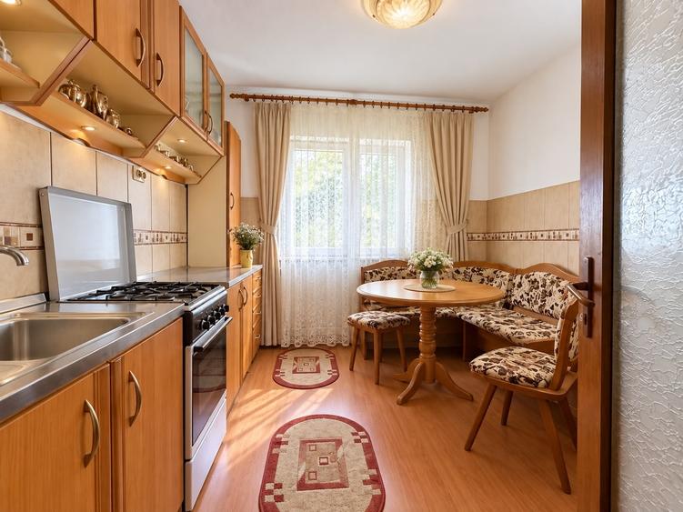 Apartament cu 4 camere decomandat, mobilat în Inel II