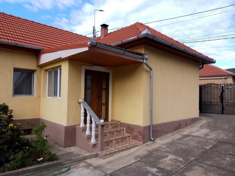 Casă cu 4 camere în Ciopeia
